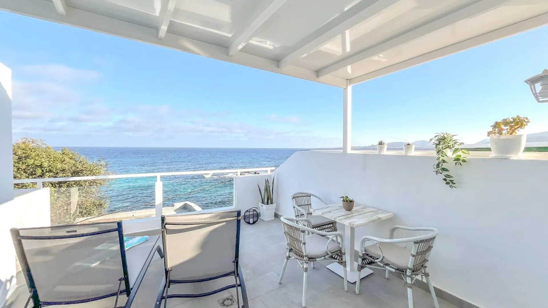 Apartment Casa Burgao Studio With Large Seaview Terrace Punta Mujeres